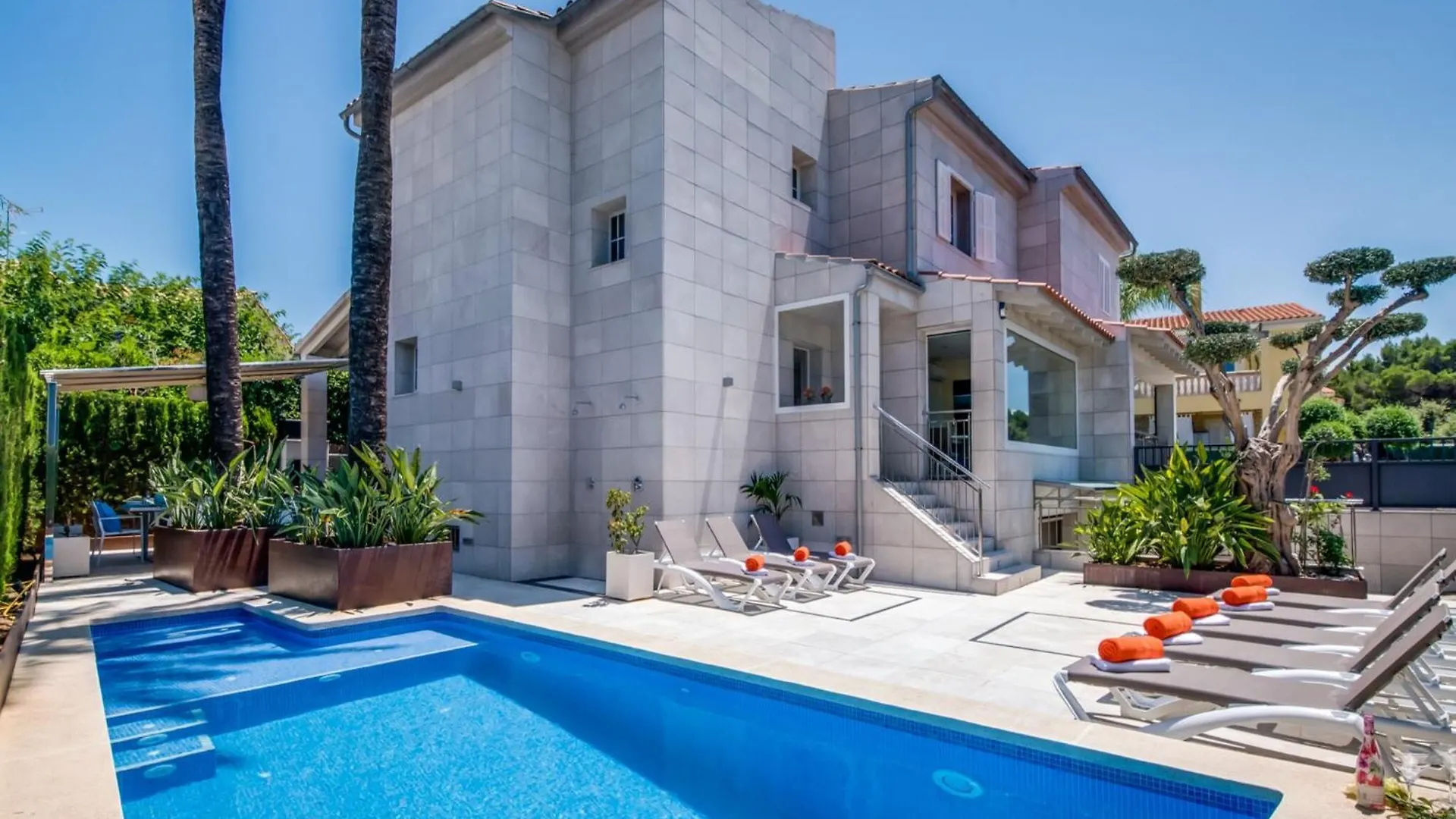 Beach Holiday Home With Private Pool الكوذيا