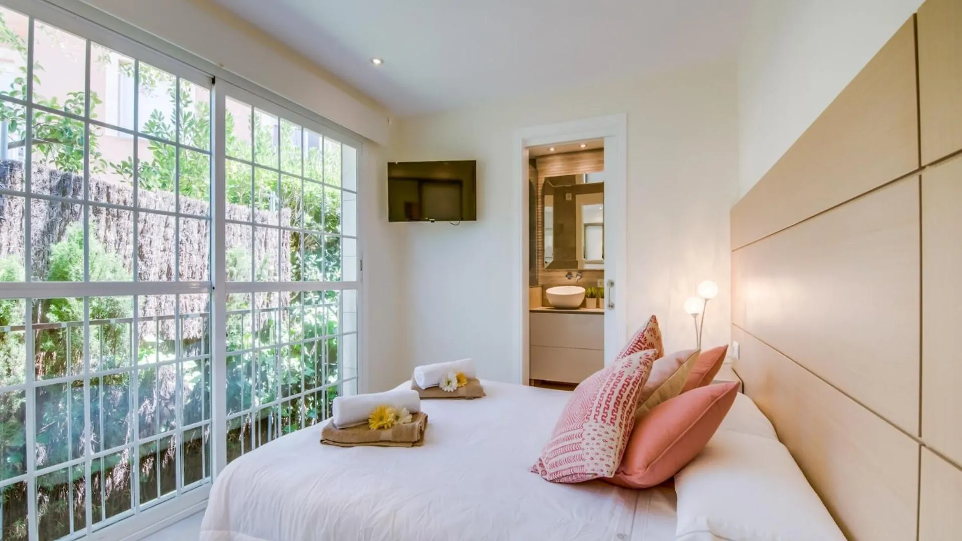 Beach Holiday Home With Private Pool الكوذيا
